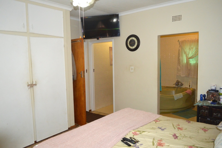 5 Bedroom Property for Sale in Stilfontein Ext 4 North West